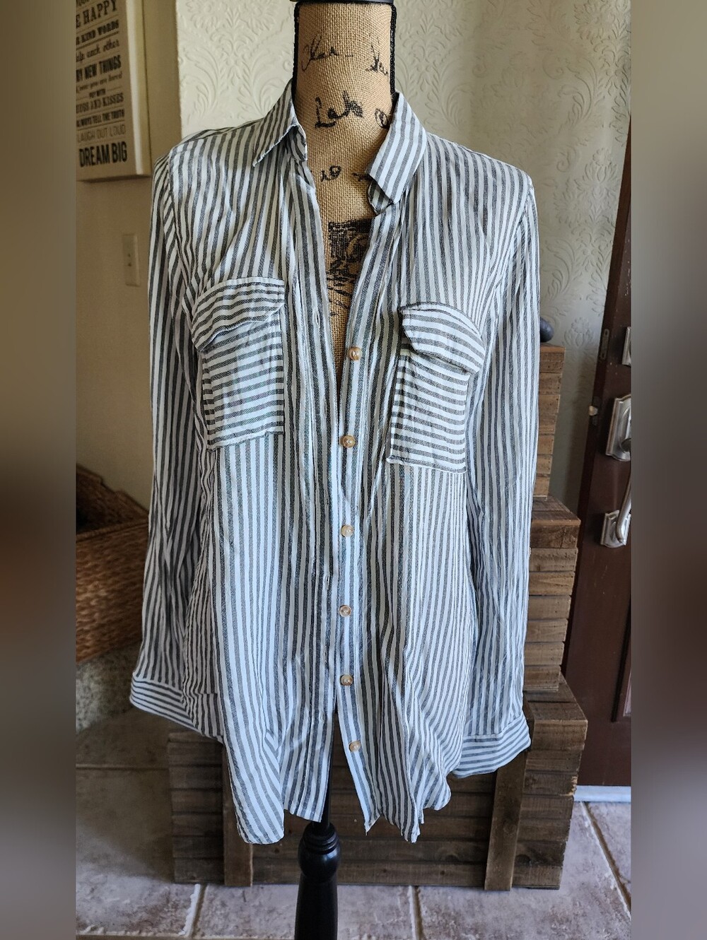 Blu Pepper Lightweight Vertical Stripe Button-Up Shirt - Grey & White